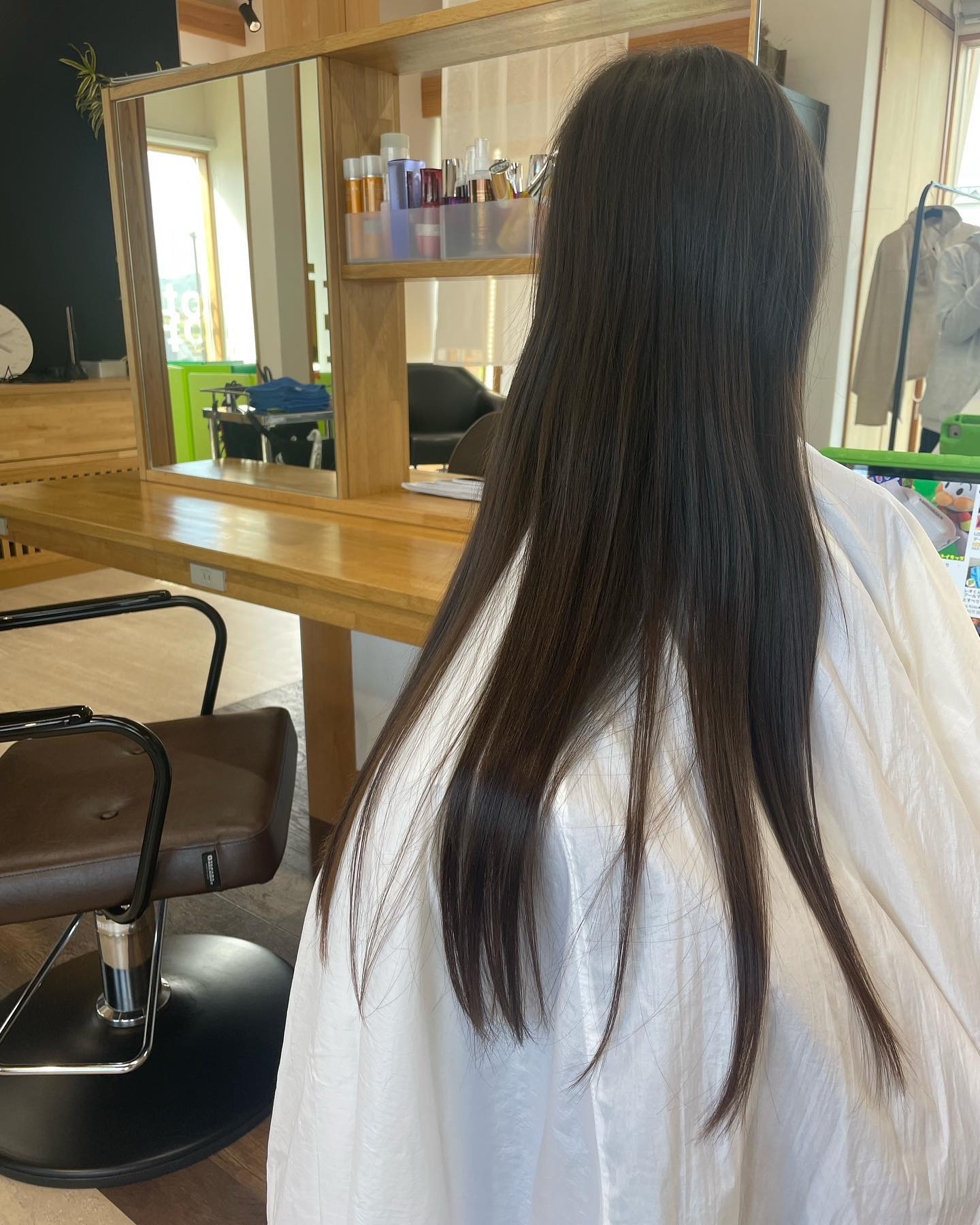 はいっ️ばっさりです︎今回はヘアドネーション🥺綺麗な髪の毛30センチ以上切らせていただき寄付させていただきます‍♀️仕上げも可愛く巻いてばっちりイメチェン可愛い️