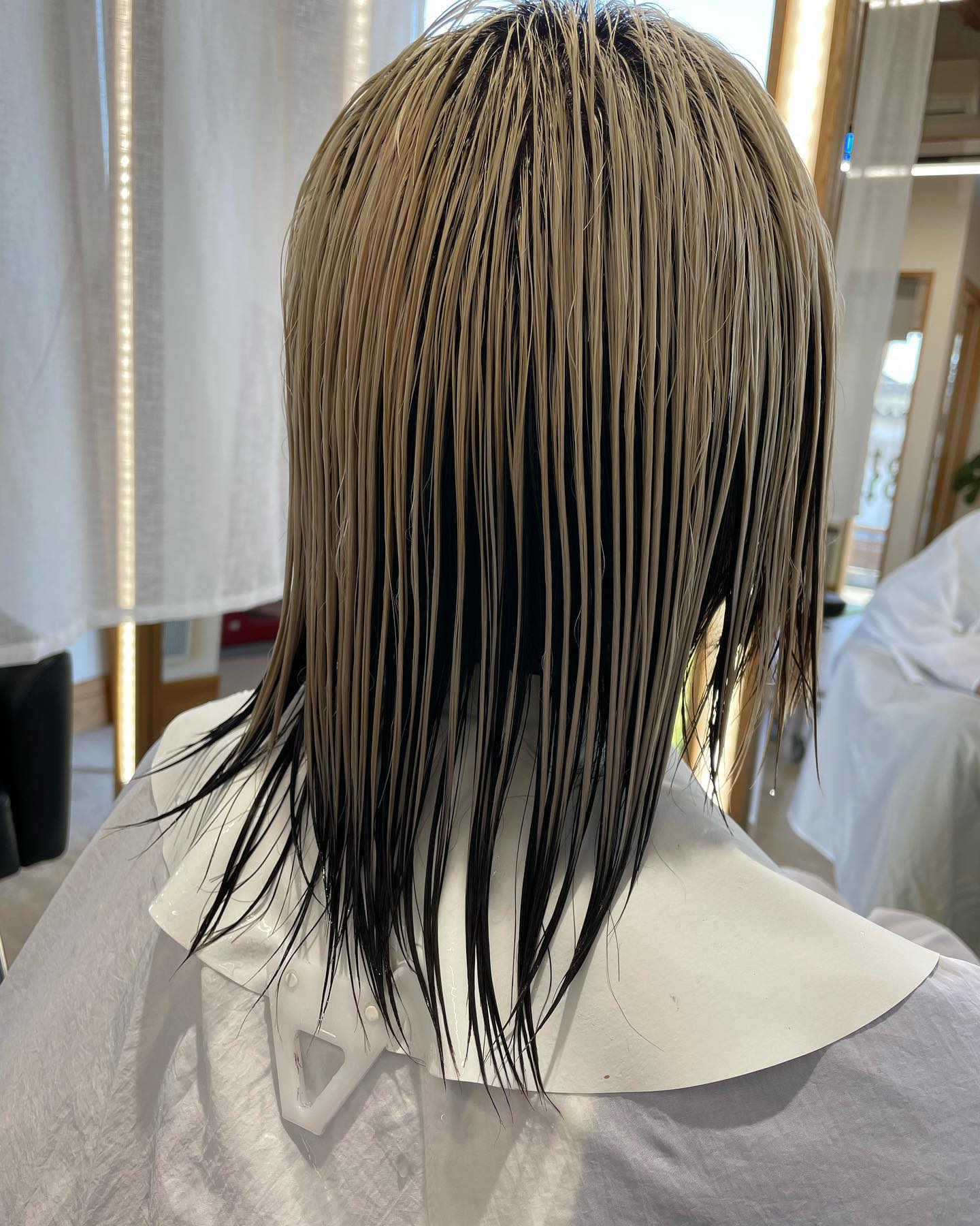 長くても可愛かったけど切っても可愛かった　笑仕上げはストレートアイロンで波ウェーブでなかなかバッサリ︎️カラーはオンカラーのみ🟦
